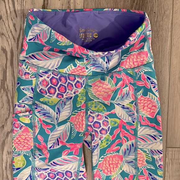 Leggings!  Lilly Pulitzer LUXLETIC, Size XXS, EUC, waistband and side pockets - Picture 3 of 6